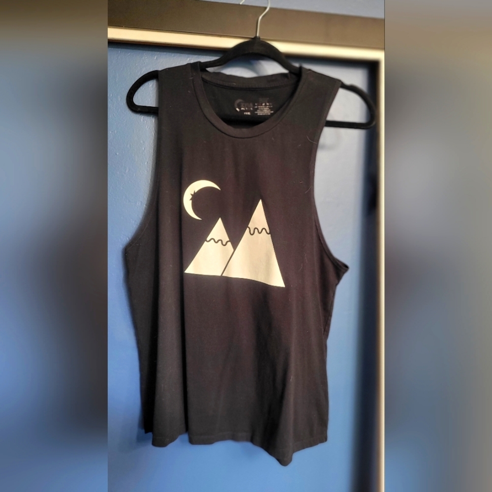 Zyia mountain scape tank top